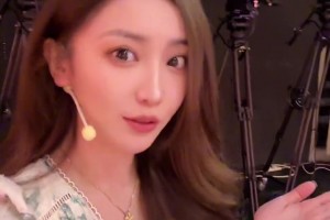 眼睛真大！湖人女主播佳依：尊贵的西部第三球迷 出来报到！