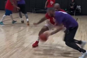 😲在这就是球星打法！PJ塔克野球局持球一挑多！